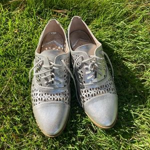 Sam and Libby Silver laser loafers Shoes, man-made material women’s size 8 1/2
